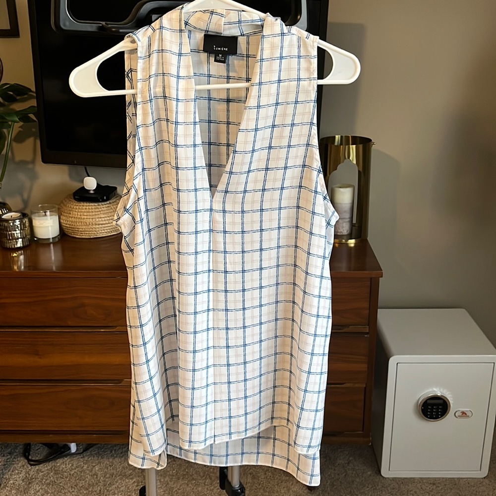 Lumiere sleeveless shirt size medium